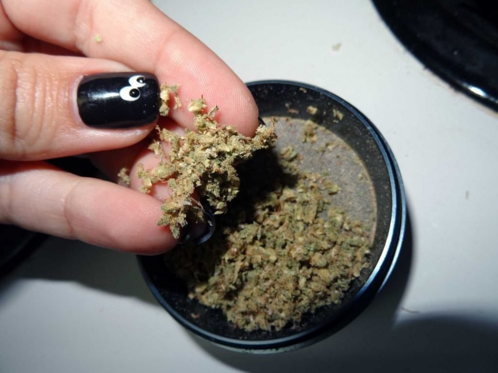 How To Use a Basic Weed Grinder