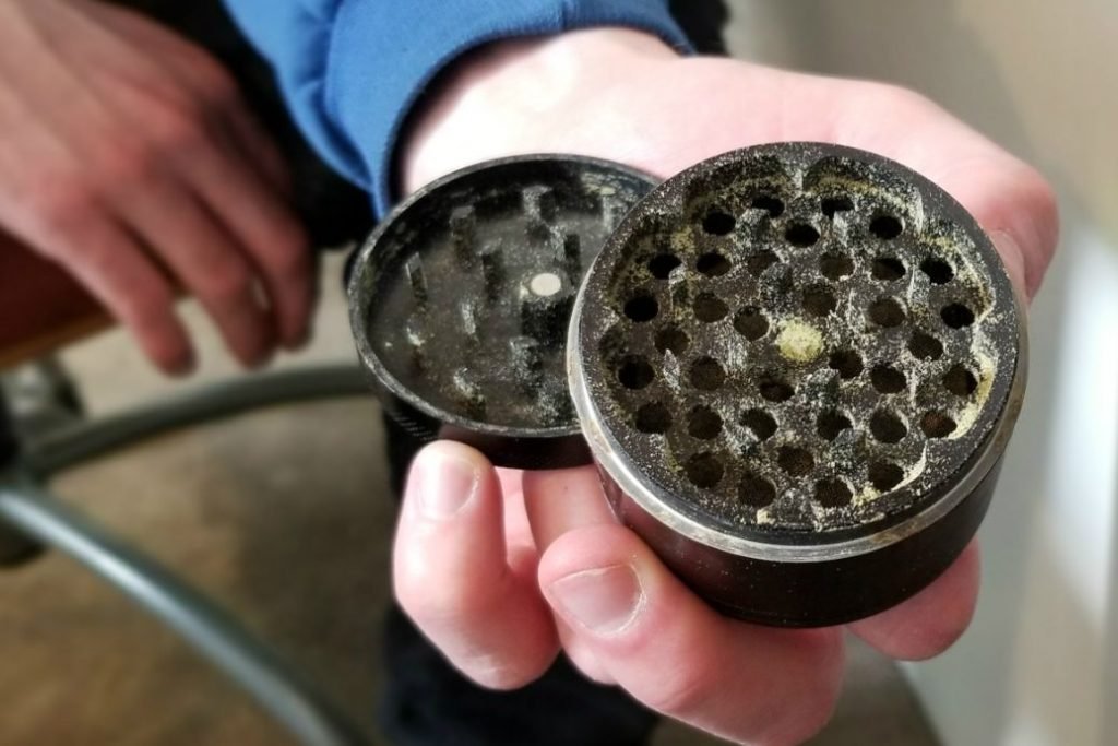 What Is The Best Way To Use a Weed Grinder